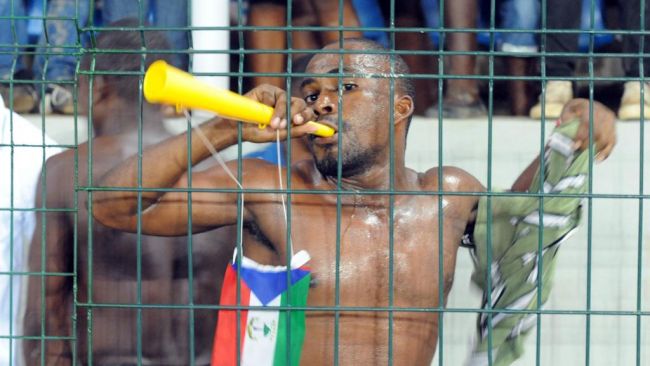 Un supporter équato-guinéen lors de la CAN 2012. (AFP PHOTO / ABDELHAK SENNA)