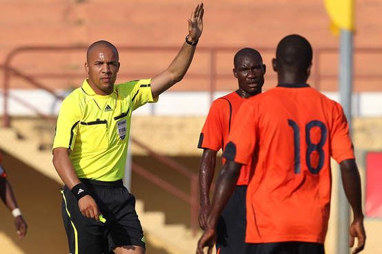 Helder Martins de Carvalho arbitre angolais du match aller CFAB - EST en 1/16èmes de finale de l'Orange CAF Champions League. (Photo Abola)