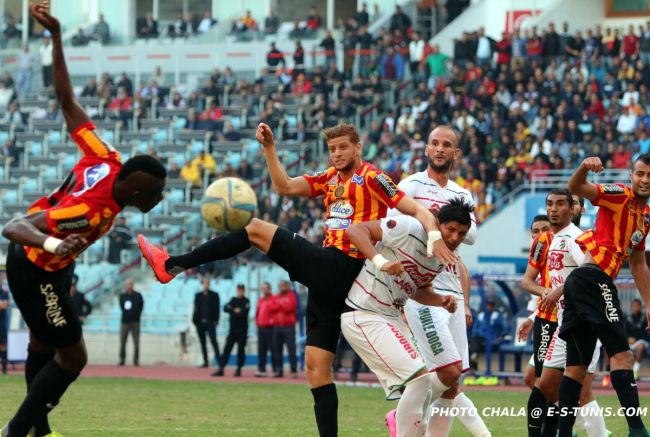 Ichaka Diarra tout près de marquer un but lors de son premier match joué avec l'Espérance de Tunis, le 20 novembre 2015 face au Stade Tunisien à Radès. (Photo CHALA)