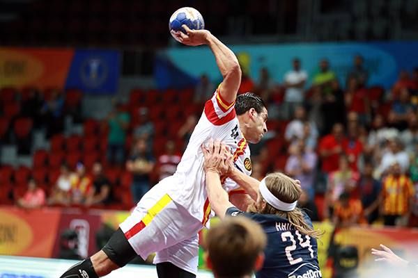 Espérance lose to PSG at the IHF Super Globe 2016 in Doha. (IHF Photo)