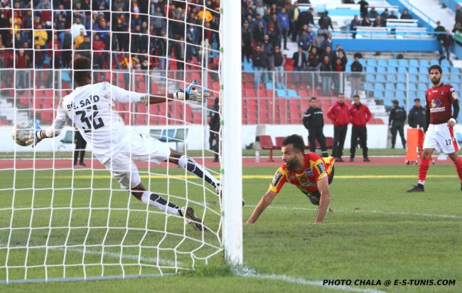 Taha Yassine Khenissi top scorer of the championship and Best Footballer of the Year 2016. (CHALA Photo)