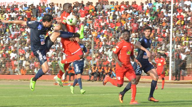 Esperance Captain Khalil Chammam vying for the ball with Horoya's Yacouba Mando in a previous HAC - EST encounter in CAF Champions League. Photo | horoyaac.com