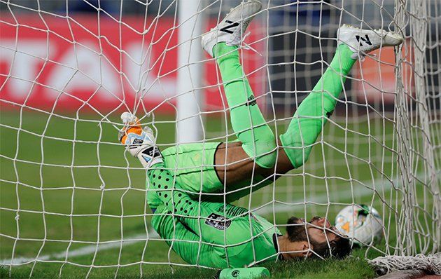 La réaction du gardien Ekramy après le but de Chaâlali. (Photo Reuters)