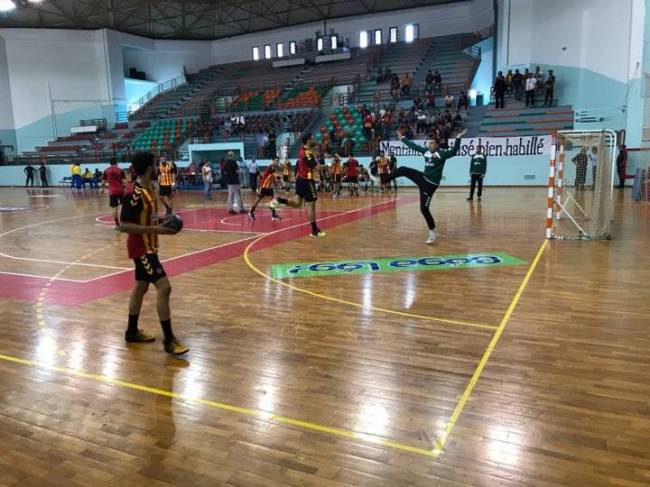 Africa Handball Clubs Championship: Esperance - Phoenix at quarter-final. (est.org.tn photo)