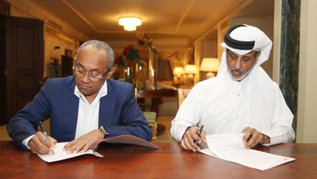 Accord entre le président de la CAF et celui de la fédération qatarie au sujet de la Super Coupe d'Afrique. (Photo @QFA)