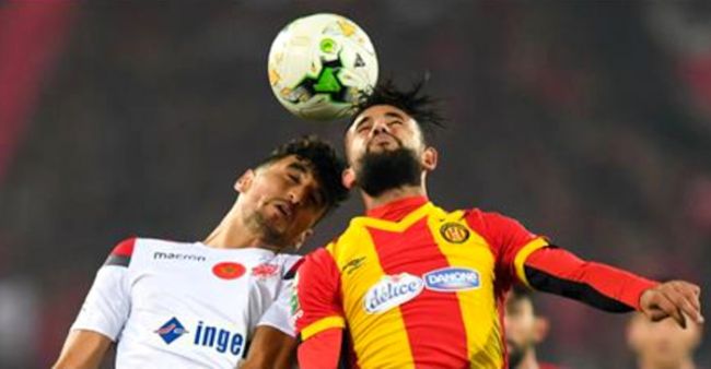 Duel between Ghaïlène Chaâlali and Walid El Karti during the final against Wydad AC in Rabat. (Photo CAFOnline.com)