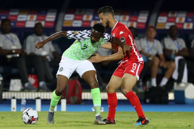 Duel entre Anice Badri et Ahmed Musa lors du match pour la 3è place de la CAN Egypte 2019. (Photo CAFOnline.com)