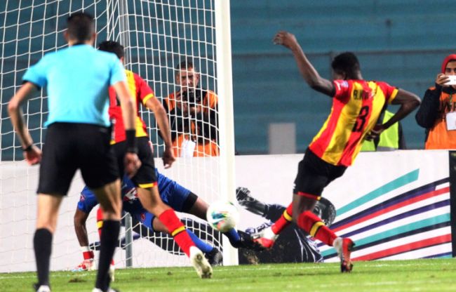 Le but de Kwame Bonsu contre OC Safi est insuffisant pour qualifier l'Espérance de Tunis pour les quarts de finale du championnat arabe des clubs. (Photo UAFAAC)