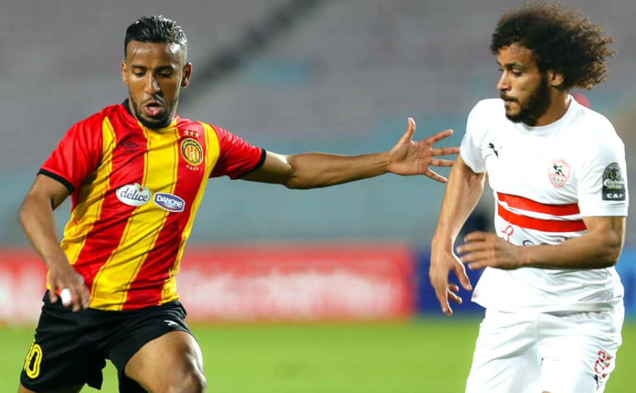 Duel entre Hamdou Elhouni et Abdallah Gomaa lors du match face au Zamalek SC au stade de Radès. (Photo est.org.tn)