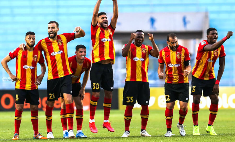 Joie des joueurs sang et or lors de la séance des tirs au but victorieuse face au CR Belouizdad en quarts de finale de la Ligue des champions d'Afrique 2021. (Photo est.org.tn)