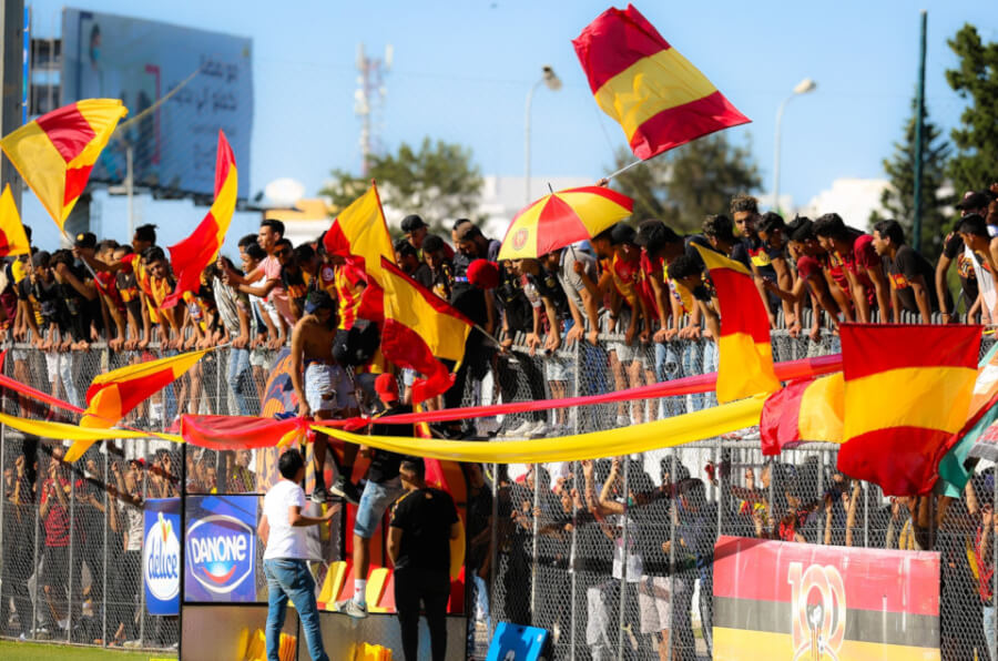 Présence massive des supporters sang et or aux entraînements au Parc Hassen Belkhodja. (Photo est.org.tn)