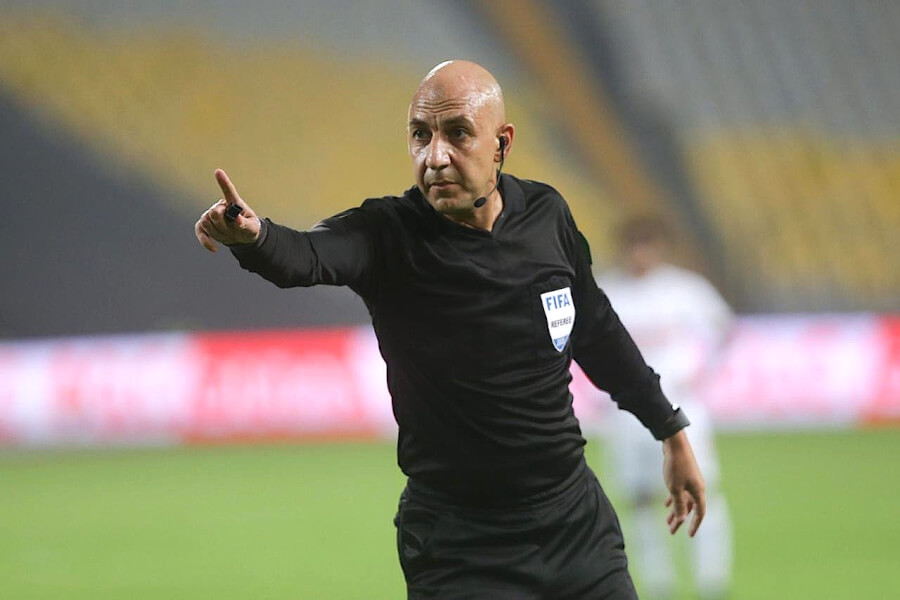 L'arbitre international égyptien Mohamed Adel El Saïd Hussein désigné pour le derby maghrébin de samedi prochain entre le CR Belouizdad et l'Espérance. (Photo daralmaref.com)