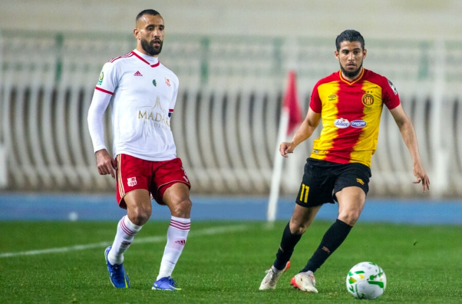Sabir Bougrine à l'origine du but de Machmoum face au CR Belouizdad, le 19 février 2022 au stade 5-Juillet d'Alger. (Photo est.org.tn)