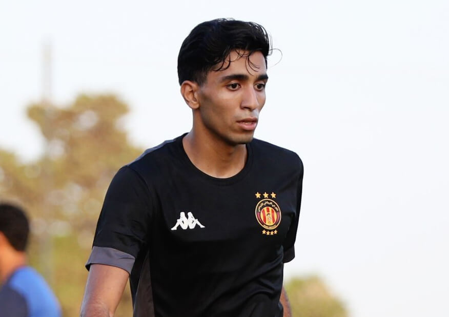Aziz Falleh, milieu de terrain international U20, signe un contrat de 5 ans avec l'Espérance. (Photo est.org.tn)