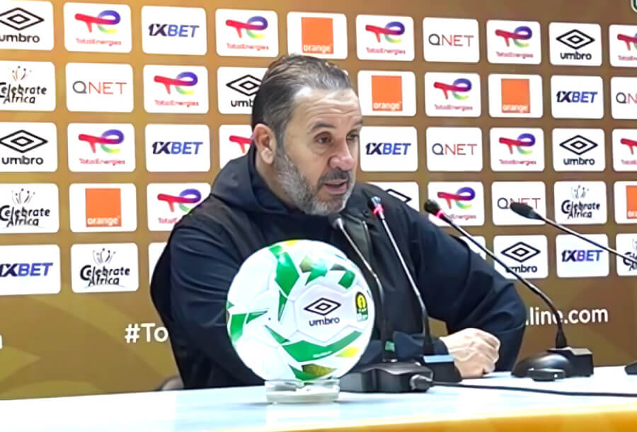Le coach Nabil Maâloul en conférence de presse d'après-match après la victoire 2-0  face au Zamalek, ce soir. (Photo est.org.tn)