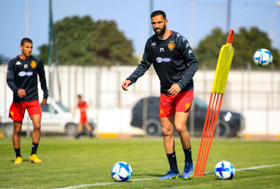 Les joueurs de l'Espérance de Tunis à l'entraînement au Parc B, motivés pour affronter l'US Monastir demain dans un match crucial pour la tête du classement. (Photo est.org.tn)