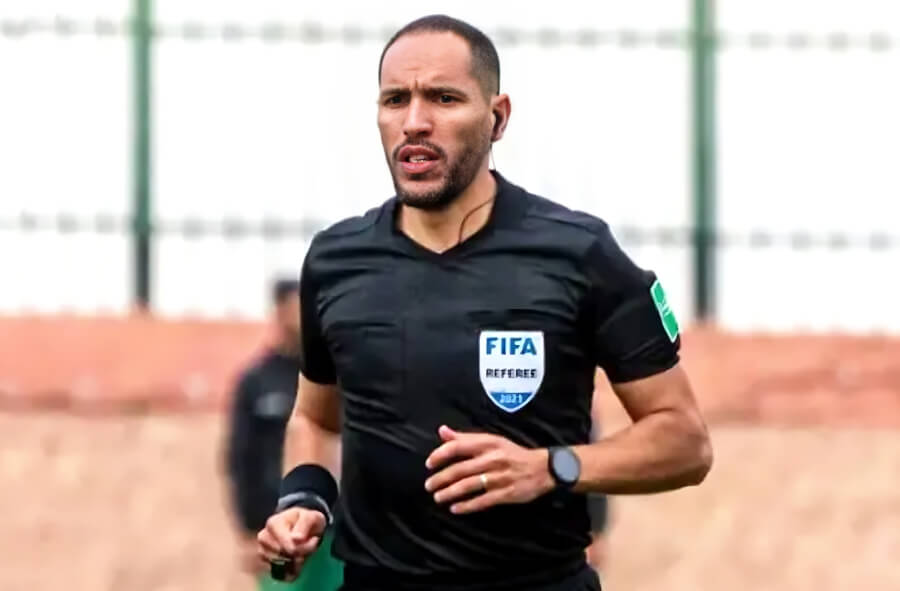L'arbitre algérien Lotfi Bekouassa désigné pour le match de Ligue 1 de mercredi face au CS Sfaxien. (Photo w6nnews.com)