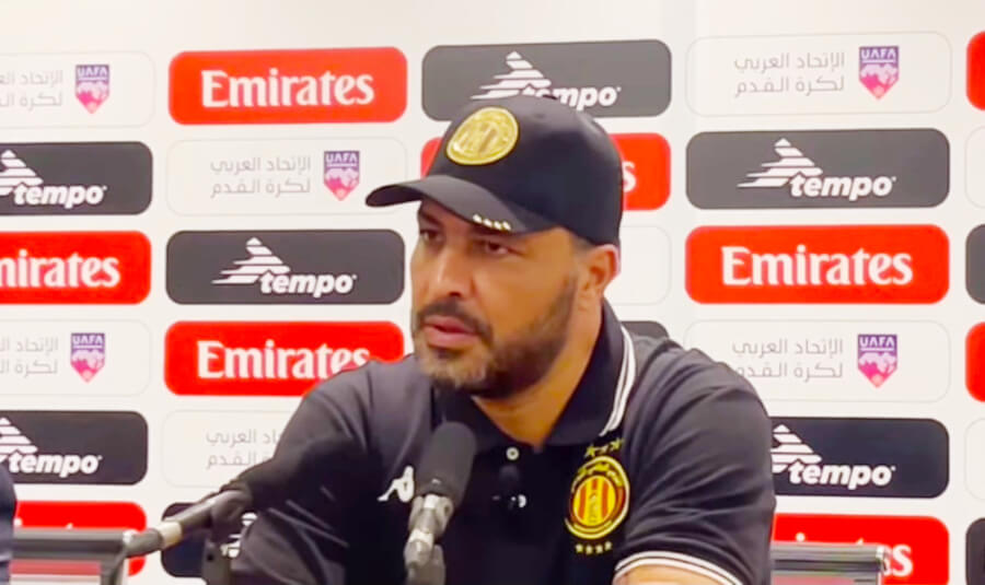 Le coach Mouine Chaâbani en conférence de presse après le match face à Al Ittihad Club. (Photo Taraji+)