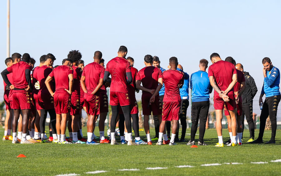 Les joueurs sang et or à l'entraînement à Casablanca. (Photo est.org.tn)