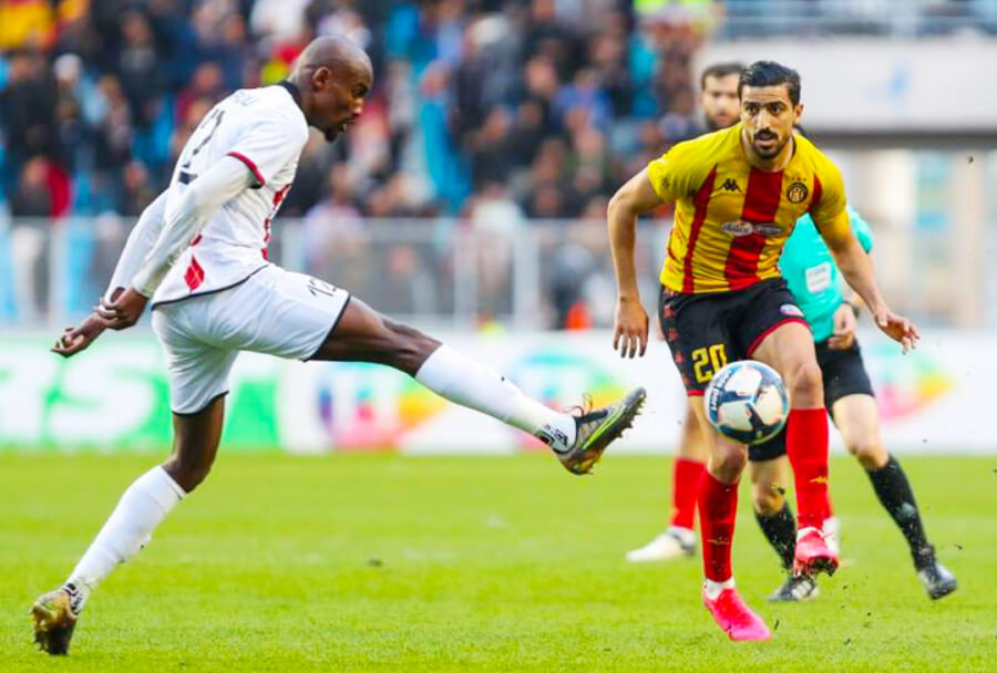Le capitaine Mohamed-Amine Ben Hamida face à son ancien coéquipier Youssouf Oumarou lors du match face au Stade Tunisien, le 5 mars 2024 à Radès. (Photo Taraji+)