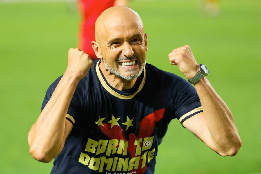 The immense joy of coach Miguel Cardoso following his first title with Esperance de Tunis. (Photo est.org.tn)