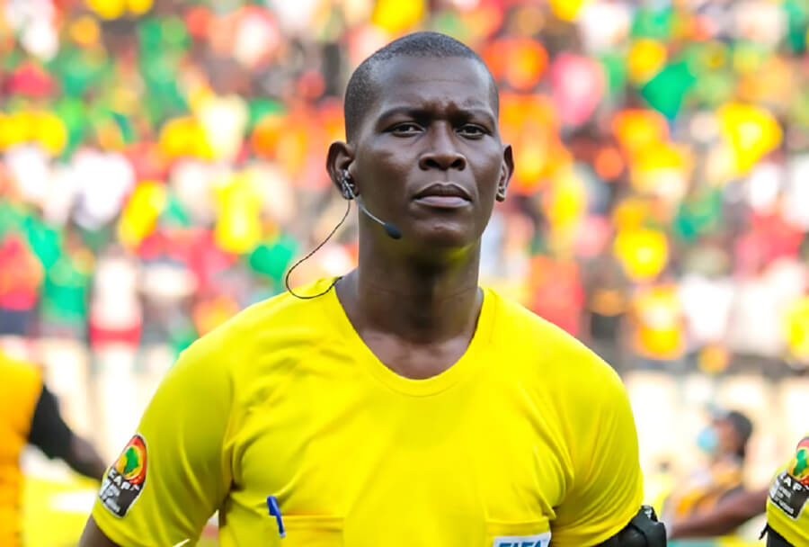 L'arbitre international malien Boubou Traoré désigné par la CAF pour officier le match aller du second tour préliminaire de la Ligue des champions d'Afrique 2024/2025 face à Dekedaha SC au stade de Radès. (Photo DZFoot.com)