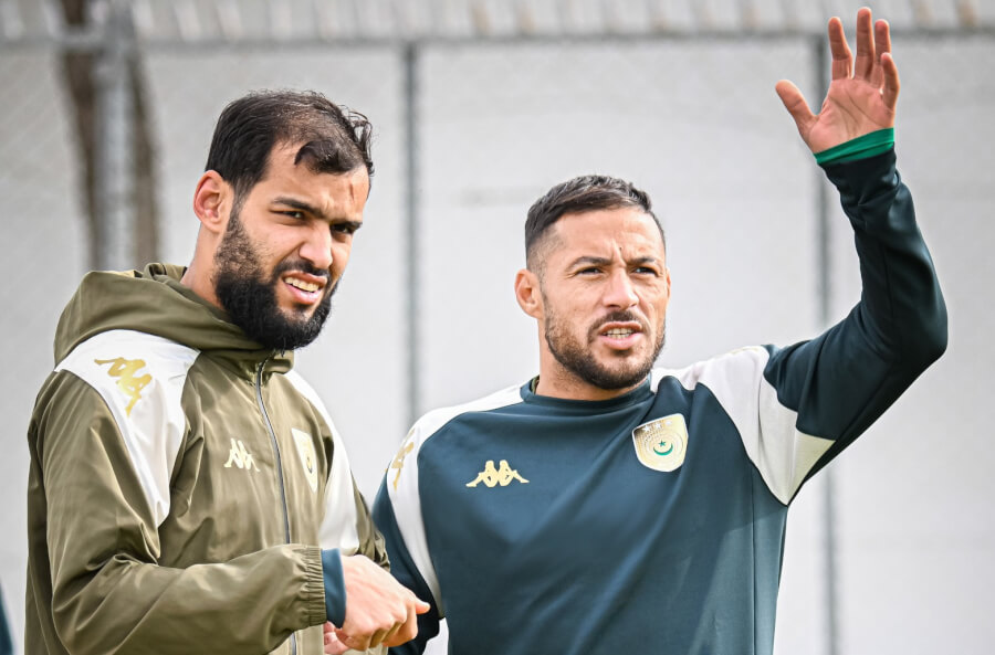 Mohamed Amine Tougaï et Youcef Belaïli lors des entraînements des Sang et Or au Parc B. (Photo est.org.tn)