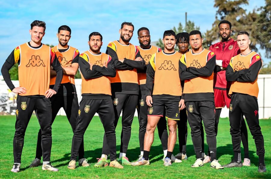 Les joueurs de l'Espérance lors de l'ultime entraînement au Parc B avant d'affronter l'Olympique de Béja en Ligue 1. (Photo est.org.tn)