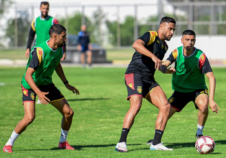 Youcef Belaïli et ses coéquipiers à l'entraînement au Parc B, préparant le classico de demain face au CS Sfaxien. (Photo est.org.tn)