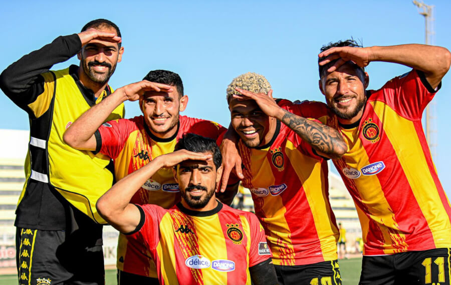 Les joueurs Sang et Or célébrant leur victoire en demi-finale de la Coupe contre l'US Ben Guerdane, le 25 mai 2025 au stade du 7 Mars. (Photo est.org.tn)