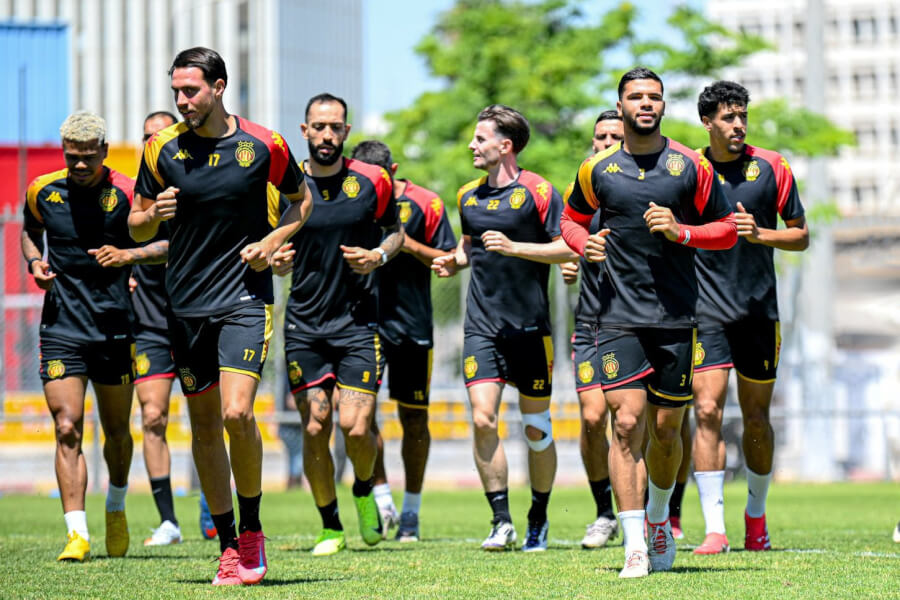Les joueurs sang et or à l'entraînement au Parc B. (Photo est.org.tn)