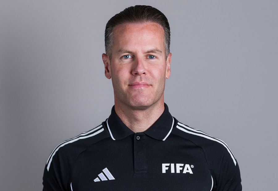 Le néerlandais Danny Makkelie arbitre du premier match de l'Espérance dans le groupe D face à Flamengo. (Getty Images)
