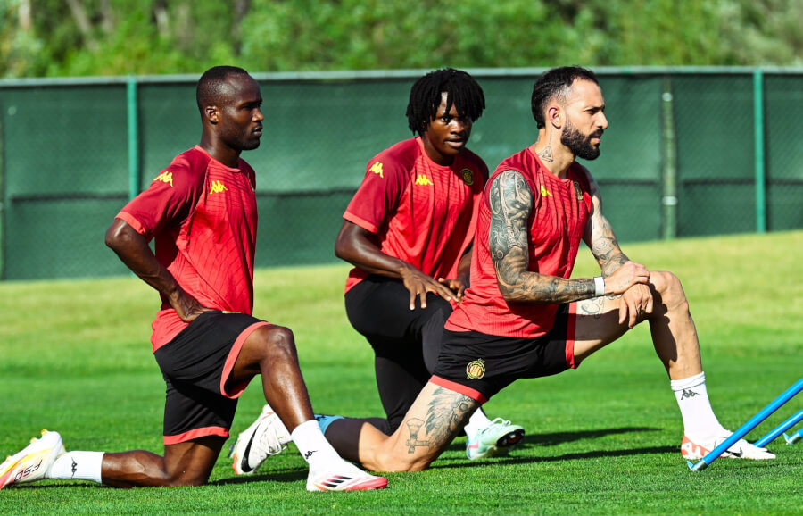 Les joueurs de l'Espérance à l'entraînement à Detroit préparant le match face à Chelsea FC. (Photo est.org.tn)