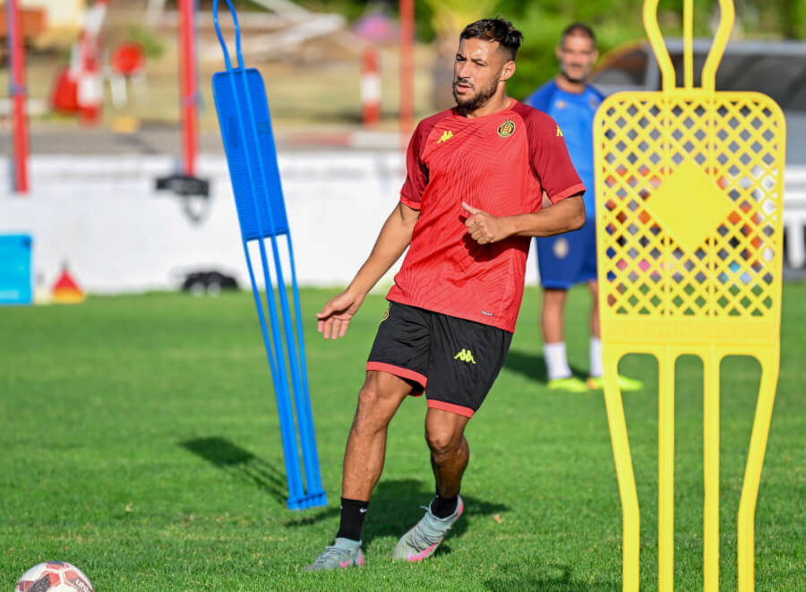 Youcef Belaïli à l'entraînement à Aïn Drahem. (Photo est.org.tn)