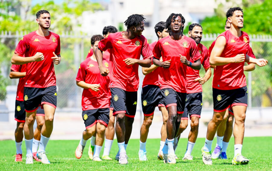 Les joueurs sang et or à l'entraînement au Parc B avant de se déplacer à Gabès pour la 1e journée de la saison 2025/2026. (Photo est.org.tn)