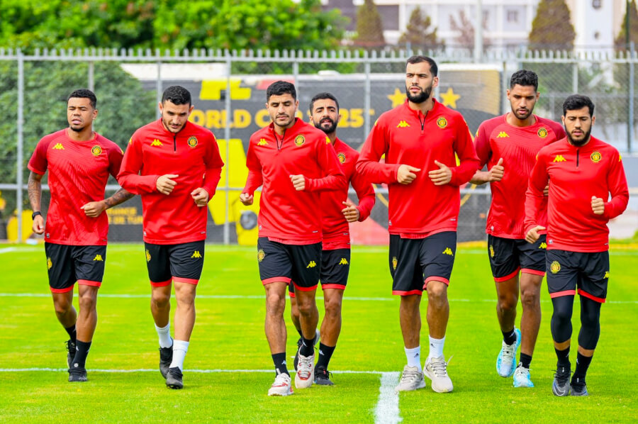 Les joueurs Sang et Or à l’entraînement, préparant le classique face à l'ES Sahel au Parc B. (Photo est.org.tn)
