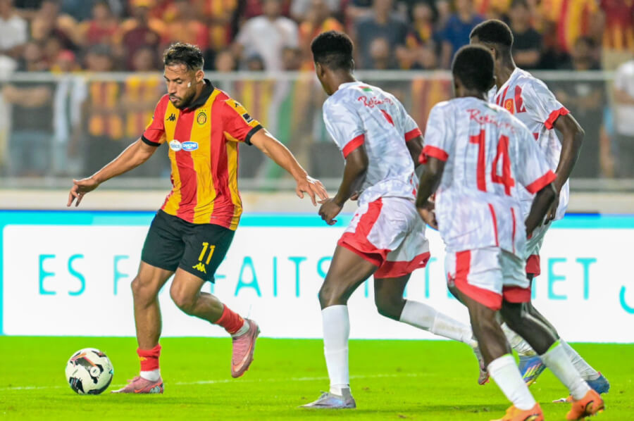 Youcef Belaïli disputant le match de Ligue des champions face aux burkinabés de Rahimo FC, le 26 octobre 2025 au stade de Radès. (Photo est.org.tn)