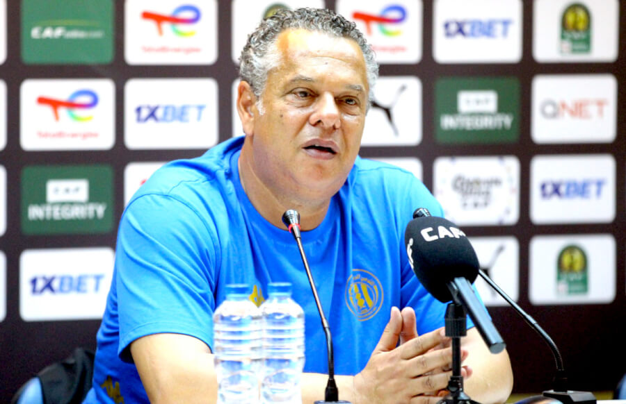 Le coach Maher Kanzari lors de la conférence de presse de la Ligue des champions de la CAF au stade de Radès. (Photo CAFOnline)