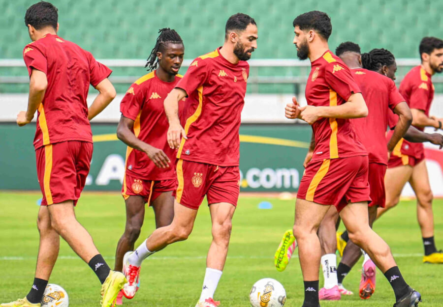 Les joueurs Sang et Or à l'entraînement au stade Benjamin Mkapa à Dar es Salaam. (Photo Taraji+)
