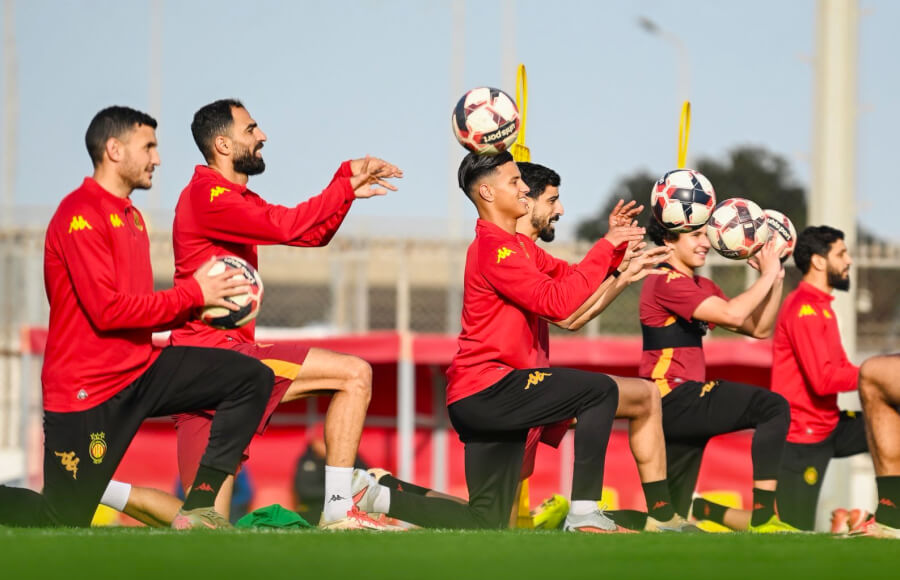 Ambiance détendue des joueurs Sang et Or à l'entraînement au Parc B. (Photo est.org.tn)