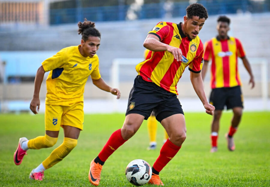 Achref Jabri lors du match amical face à Al Hazem SC au stade Chedly Zouiten, le 4 août 2026. (Photo est.org.tn)