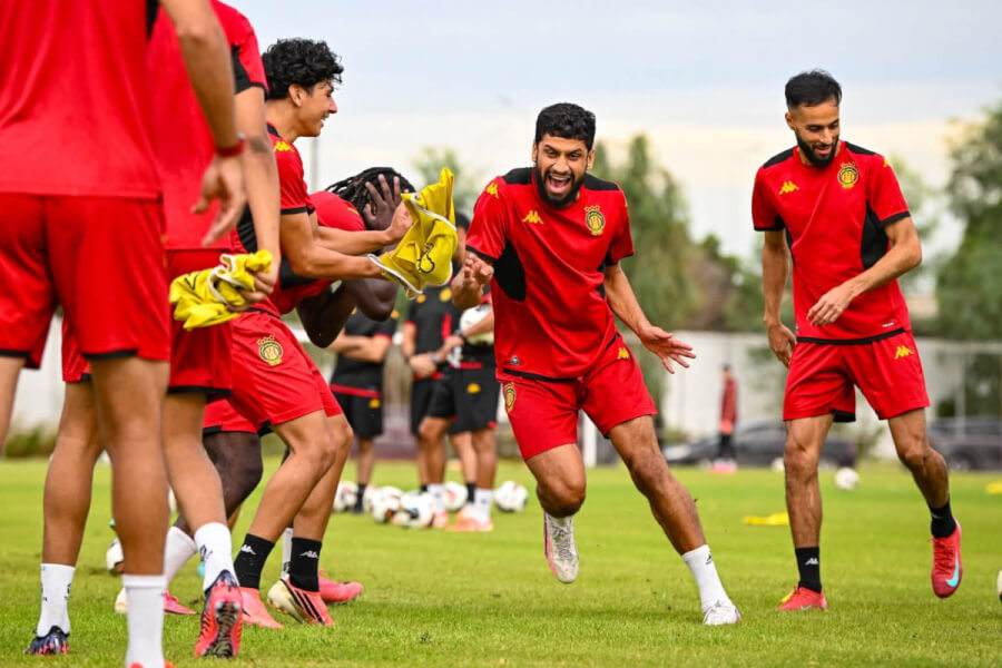 Les joueurs sang et or à l'entraînement au Parc B. (Photo est.org.tn)