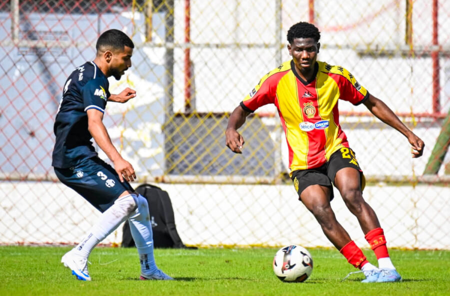 L'attaquant international camerounais Maël Fernandez Monyebe lors du match amical face à l'ES Fahs au Parc B, le 11 octobre 2026. (Photo est.org.tn) 