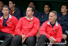 Le staff technique de l'Espérance. Le banc sang et or face au Rachad Bernoussi, le 23 mars 2008. (Photo CHALA)