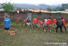 L'équipe sang et or s'entraînant dans des conditions difficiles en Afrique. (Photo CHALA)