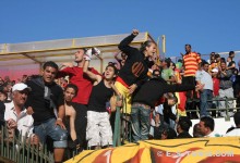 Les supporters sang et or exultent de joie après un but de Chammam, le 14 mai 2008. (Photo CHALA)