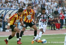 Aboucherouane et Chammam (EST) contre Nafti (CSS), le 9 août 2008 à El Menzah. (Photo CHALA)