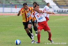 Badra, le capitaine de l'Espérance de Tunis, face à celui de l'Olympique de Béja, Fathalli. (Photo CHALA)