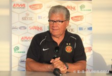 Conférence de presse d'après-match. Carlos Cabral répondant aux questions des journalistes. (Photo CHALA)