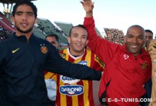 Mejri, Bouazzi et l'entraîneur De Moraïs après la victoire face à l'AS Kasserine, le 9 mars 2009 à El Menzah. (Photo CHALA)